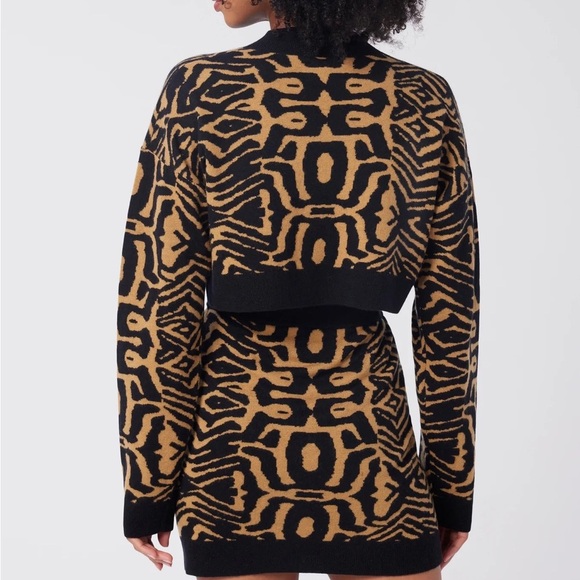 Lita by Ciara | Nurture Cropped Sweater - Picture 2 of 5